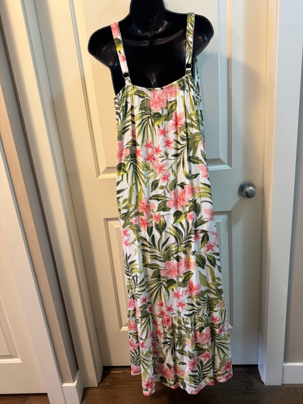 Hurley Tropical Floral Tiered Maxi Dress | Pink Hibiscus & Palm | Size Large - Picture 7 of 8